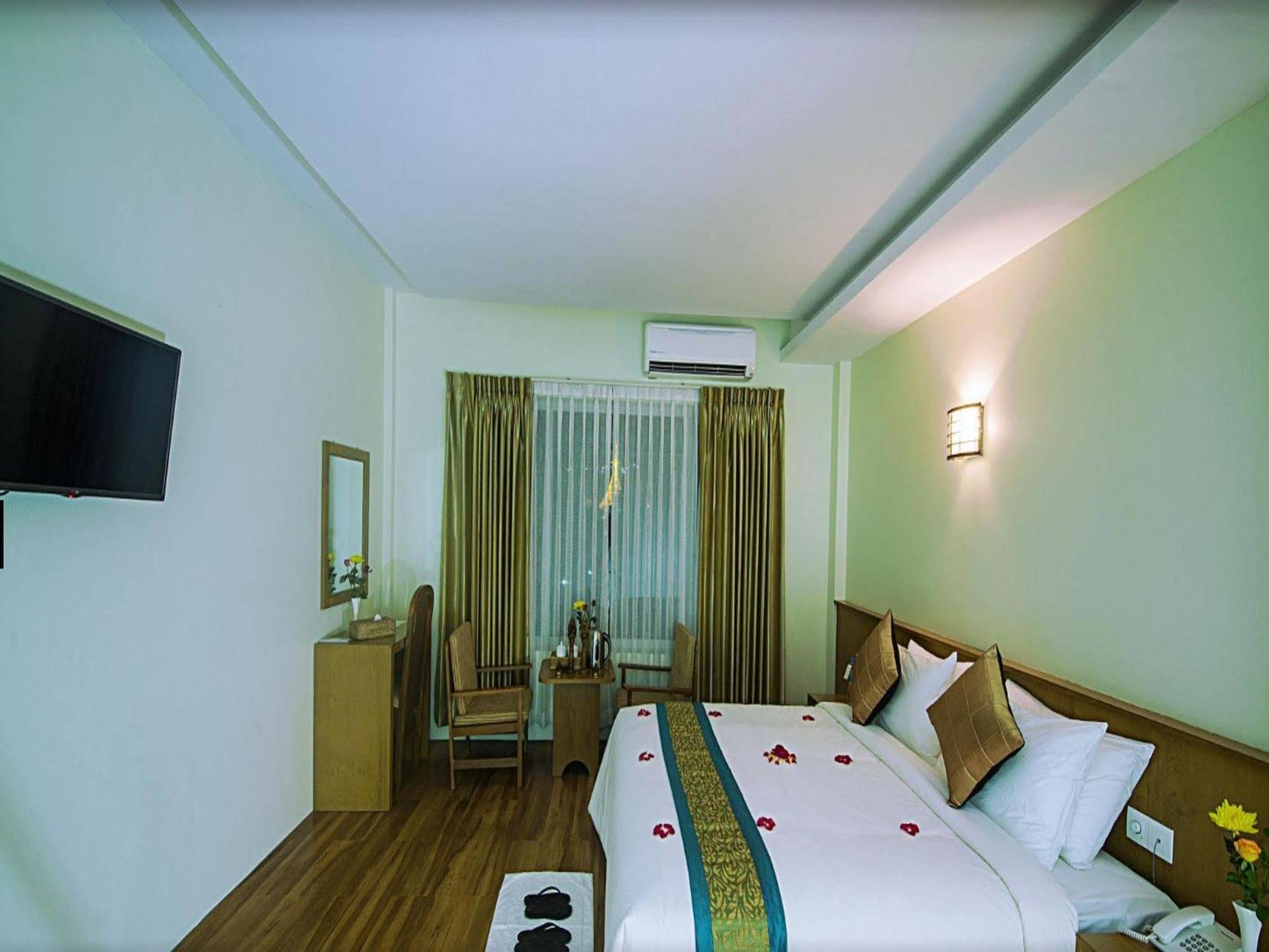 Ngwe Moe Hotel Mawlamyine Eksteriør billede